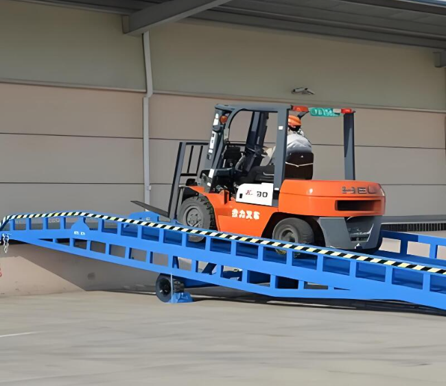启东移动式卸货平台（叉车用）